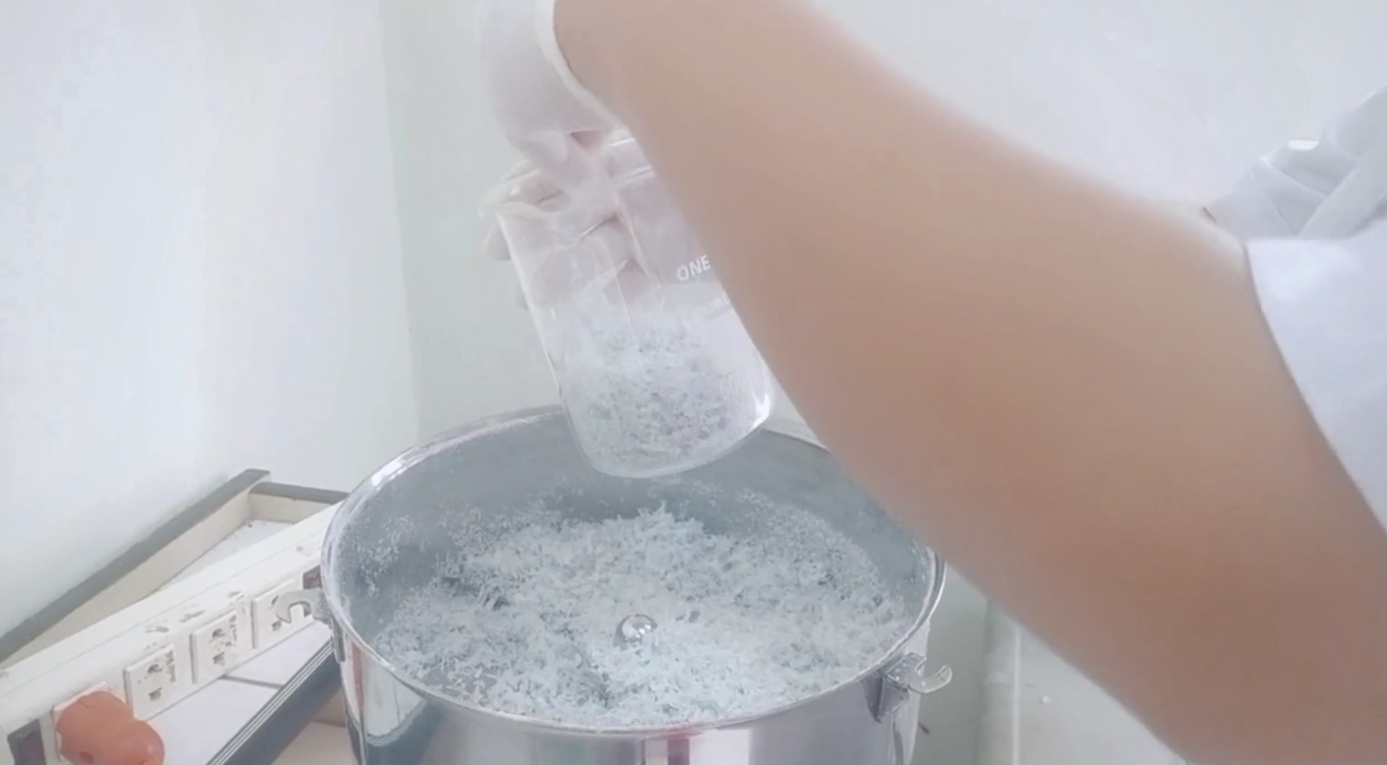 Chai nghiền thành vảy nhựa-1